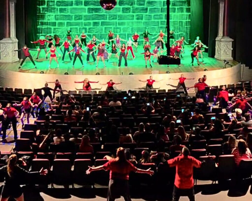 dançar no Hopi Hari